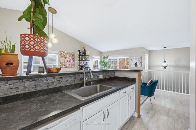 2460 Golf Ridge Circle 2460, Naperville, IL 60563