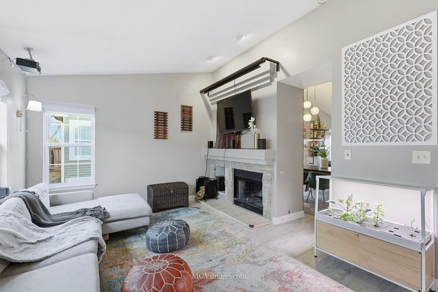 2460 Golf Ridge Circle 2460, Naperville, IL 60563