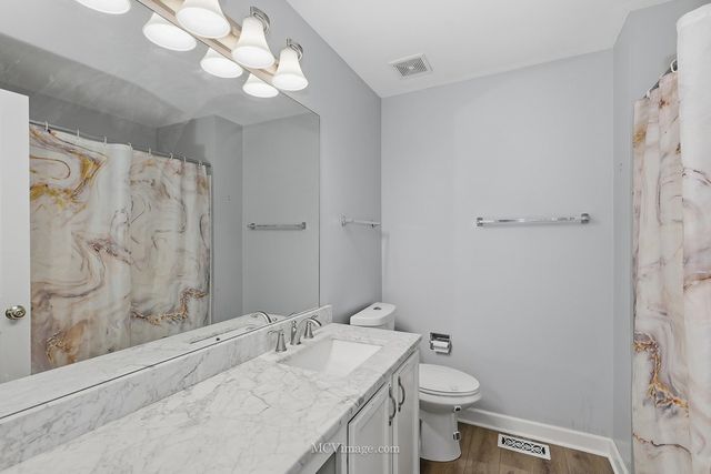 2460 Golf Ridge Circle 2460, Naperville, IL 60563