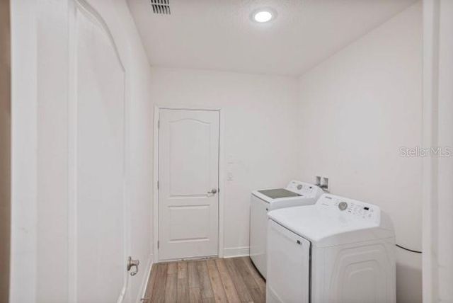 25125 THORNHILL DRIVE, Sorrento, FL 32776