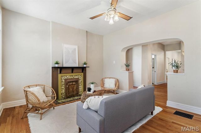 5412 Reber Place, St Louis, MO 63139