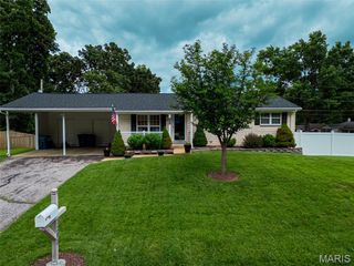 2202 Gladiator Drive, Fenton, MO 63026