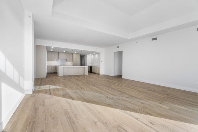 180 Lake Drive 2-302, Palm Beach Shores, FL 33404