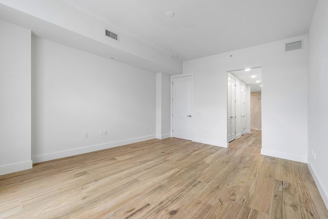 180 Lake Drive 2-302, Palm Beach Shores, FL 33404