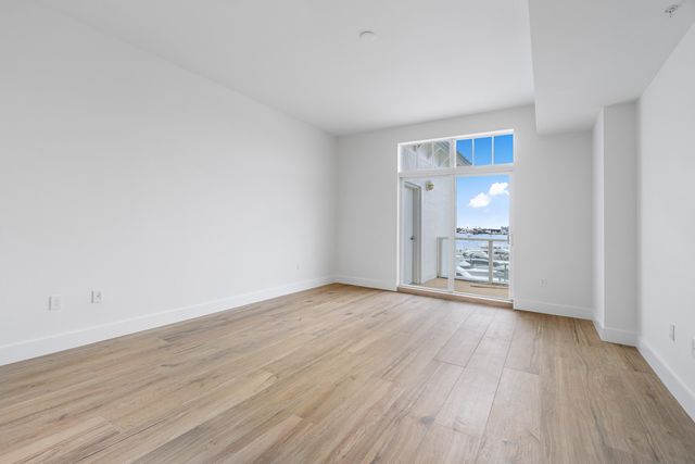 180 Lake Drive 2-302, Palm Beach Shores, FL 33404