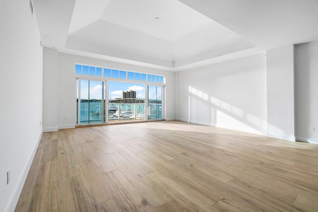 180 Lake Drive 2-302, Palm Beach Shores, FL 33404