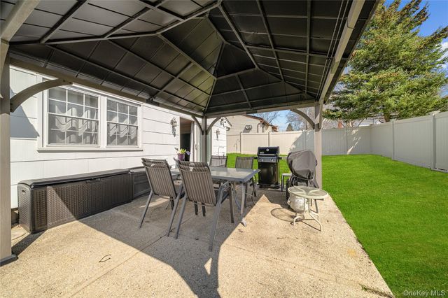 50 Penn Street, Port Jefferson Station, NY 11776