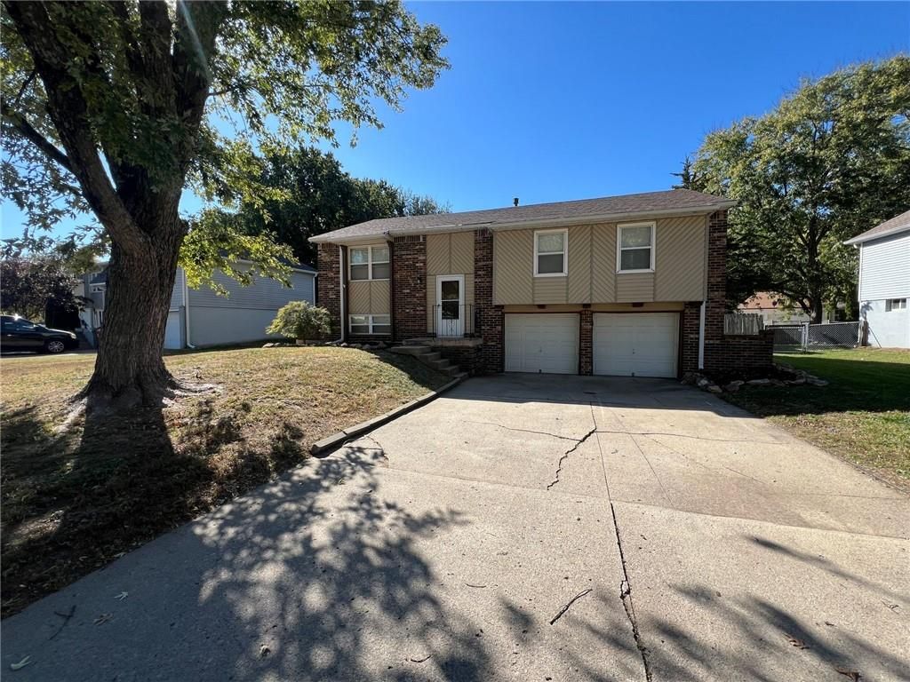 1512 N Blue Mills Road, Independence, MO 64056