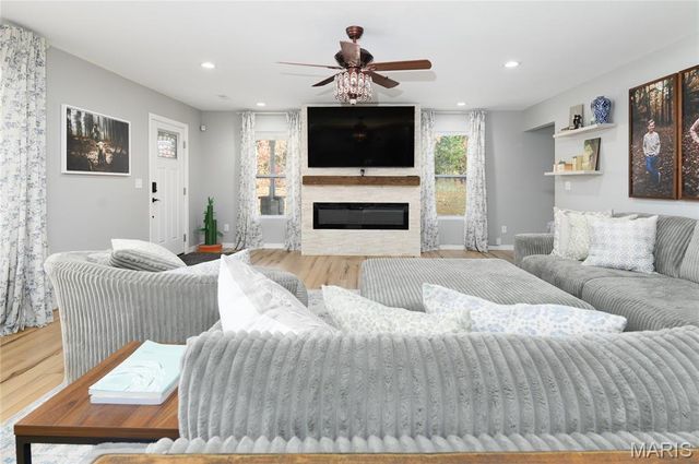 24939 Stormbreak Drive, Richland, MO 65556