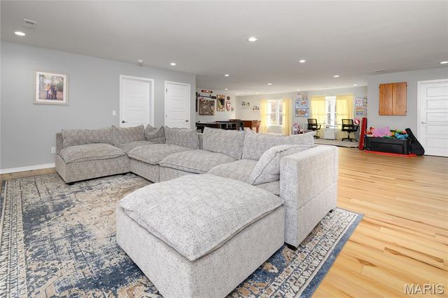 24939 Stormbreak Drive, Richland, MO 65556