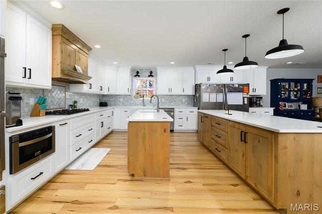 24939 Stormbreak Drive, Richland, MO 65556