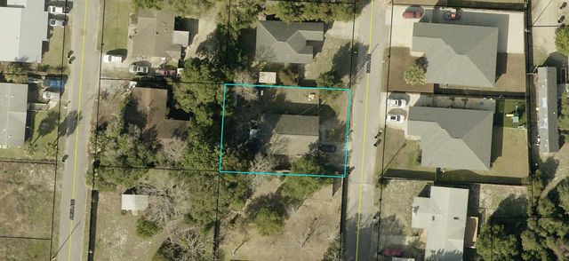 466 Sara Avenue, Mary Esther, FL 32569