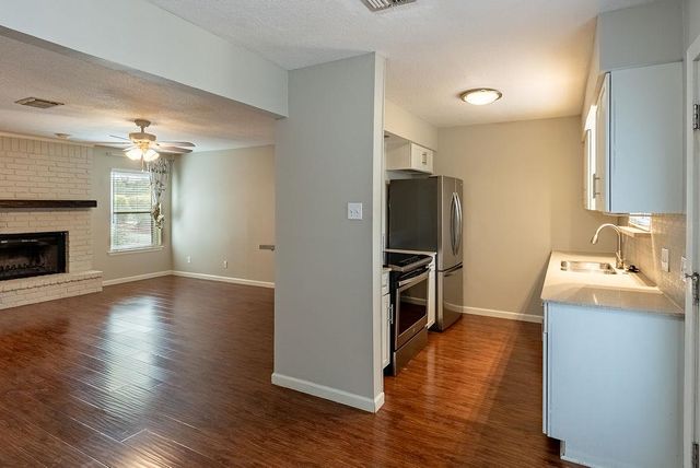 832 Banister LN 832, Austin, TX 78704