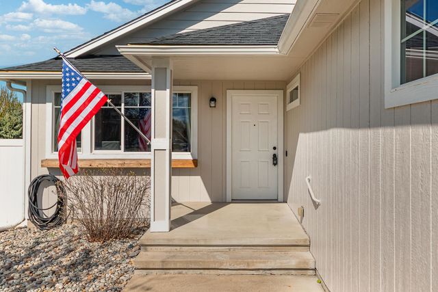 1613 E 2nd St, Deer Park, WA 99006