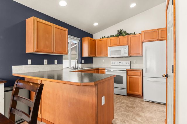 1613 E 2nd St, Deer Park, WA 99006