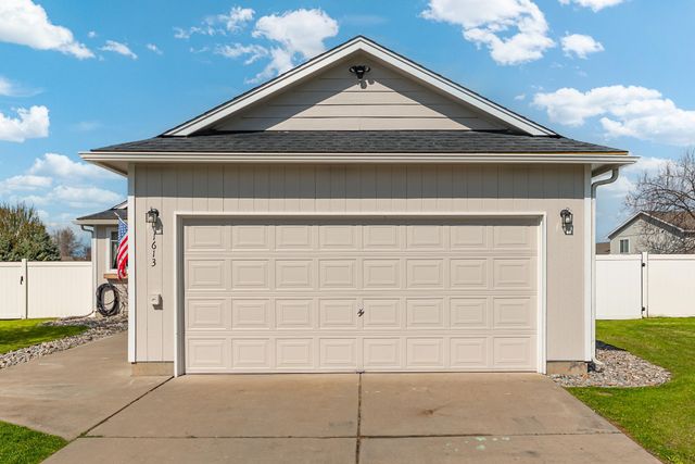 1613 E 2nd St, Deer Park, WA 99006