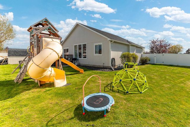 1613 E 2nd St, Deer Park, WA 99006