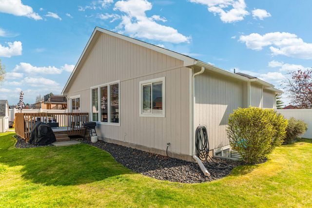 1613 E 2nd St, Deer Park, WA 99006