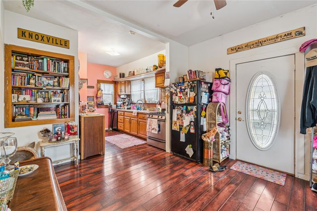 902 W Robinson Street, Knoxville, IA 50138