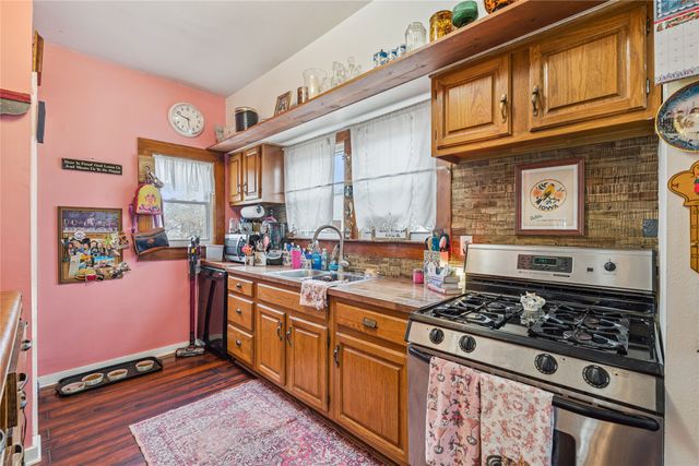 902 W Robinson Street, Knoxville, IA 50138