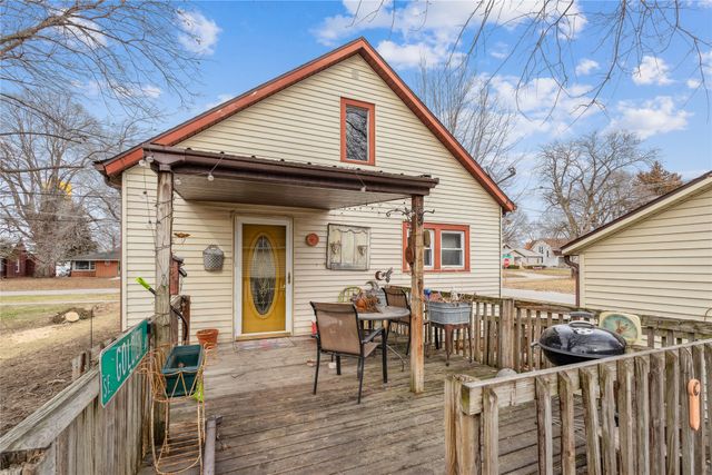 902 W Robinson Street, Knoxville, IA 50138