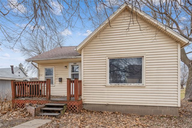 902 W Robinson Street, Knoxville, IA 50138