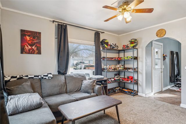 902 W Robinson Street, Knoxville, IA 50138