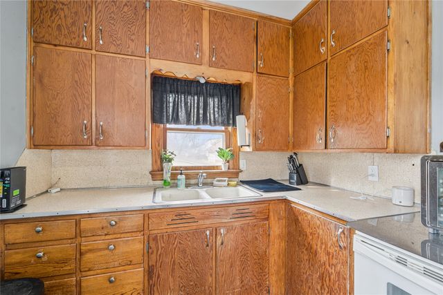 902 W Robinson Street, Knoxville, IA 50138