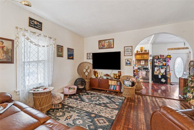 902 W Robinson Street, Knoxville, IA 50138