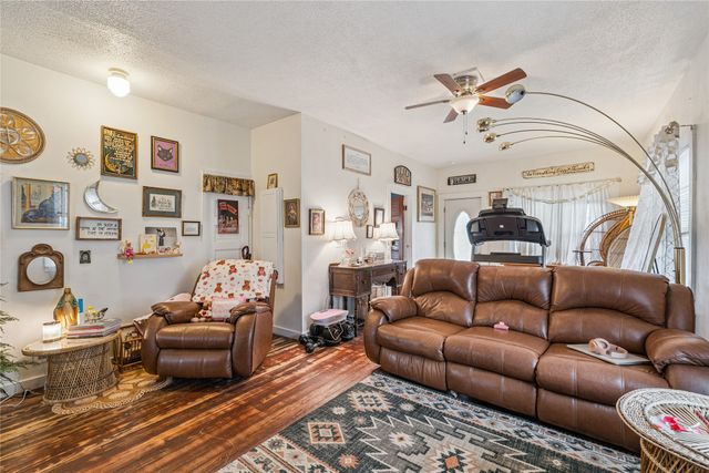 902 W Robinson Street, Knoxville, IA 50138