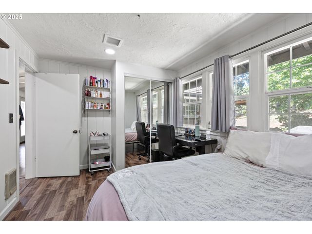 770 EASTVIEW Dr, Cottage Grove, OR 97424