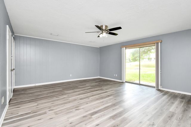 1050 Broadmoor Drive, Huntsville, TX 77340