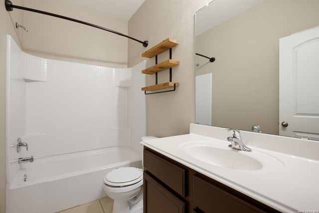 7830 Creekshore Cv, San Antonio, TX 78254