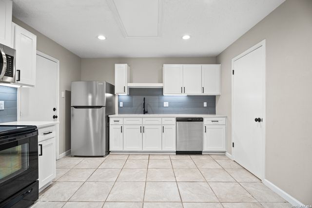 5546 Enchanted Draw, San Antonio, TX 78251