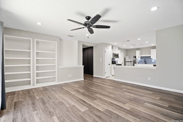 5546 Enchanted Draw, San Antonio, TX 78251
