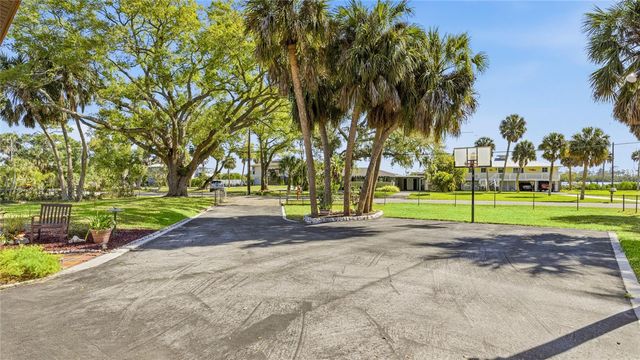 906 TROPICAL DRIVE, Bradenton, FL 34208