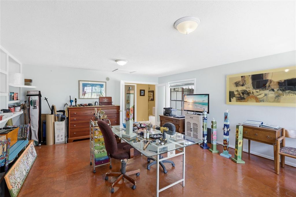 Image 11 of property listing at 906 TROPICAL DRIVE, Bradenton, FL 34208