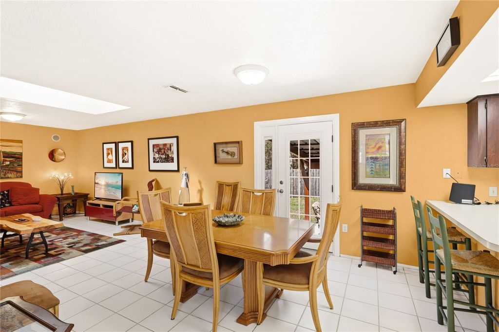 Image 16 of property listing at 906 TROPICAL DRIVE, Bradenton, FL 34208