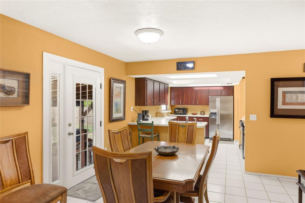 Image 17 of property listing at 906 TROPICAL DRIVE, Bradenton, FL 34208