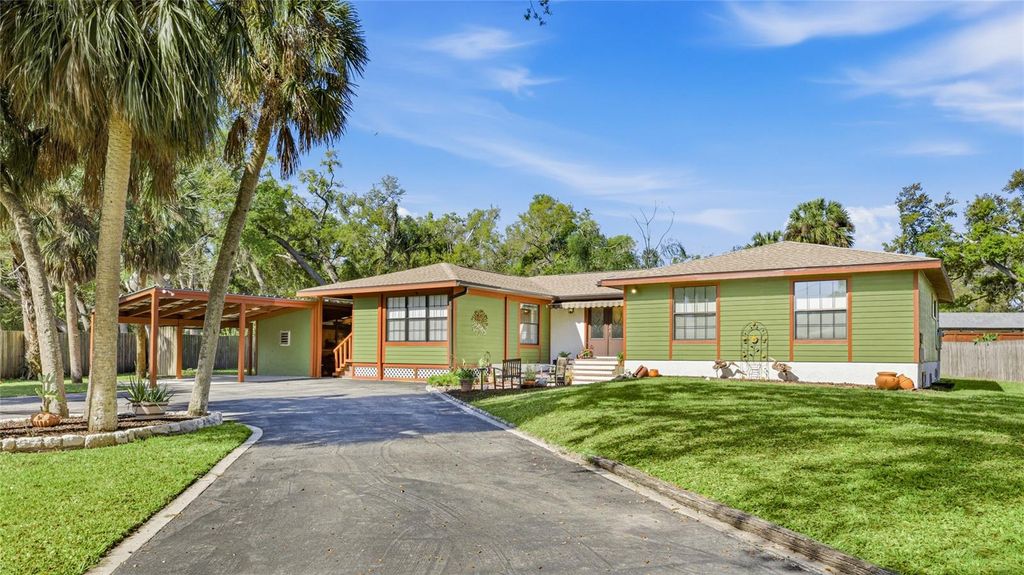 Image 3 of property listing at 906 TROPICAL DRIVE, Bradenton, FL 34208
