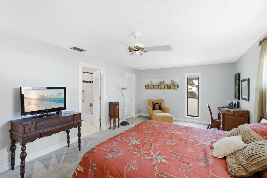 Image 22 of property listing at 906 TROPICAL DRIVE, Bradenton, FL 34208