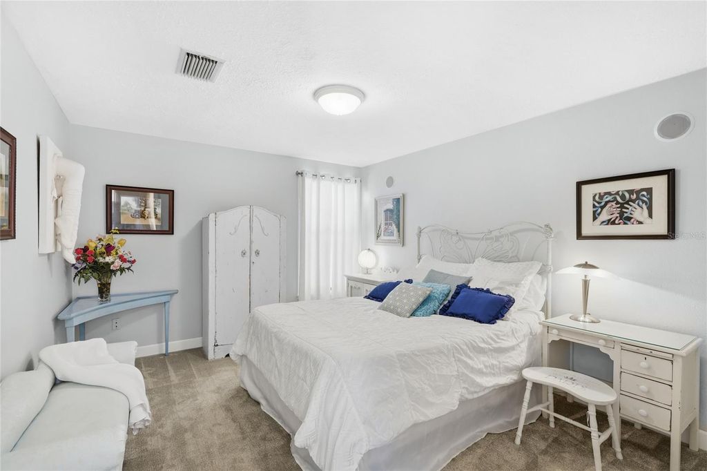 Image 26 of property listing at 906 TROPICAL DRIVE, Bradenton, FL 34208