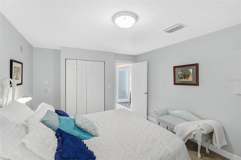 Image 27 of property listing at 906 TROPICAL DRIVE, Bradenton, FL 34208