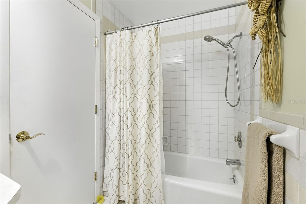 Image 32 of property listing at 906 TROPICAL DRIVE, Bradenton, FL 34208