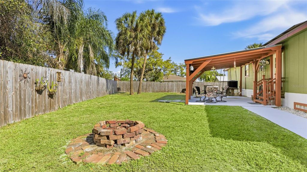 Image 43 of property listing at 906 TROPICAL DRIVE, Bradenton, FL 34208