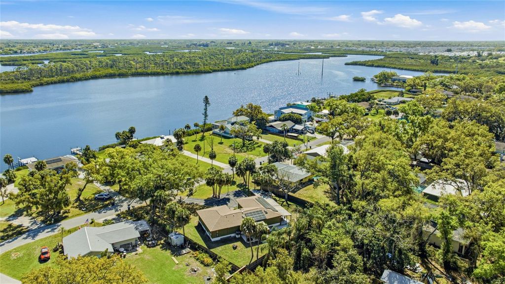 Image 50 of property listing at 906 TROPICAL DRIVE, Bradenton, FL 34208