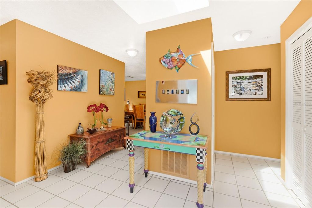 Image 7 of property listing at 906 TROPICAL DRIVE, Bradenton, FL 34208