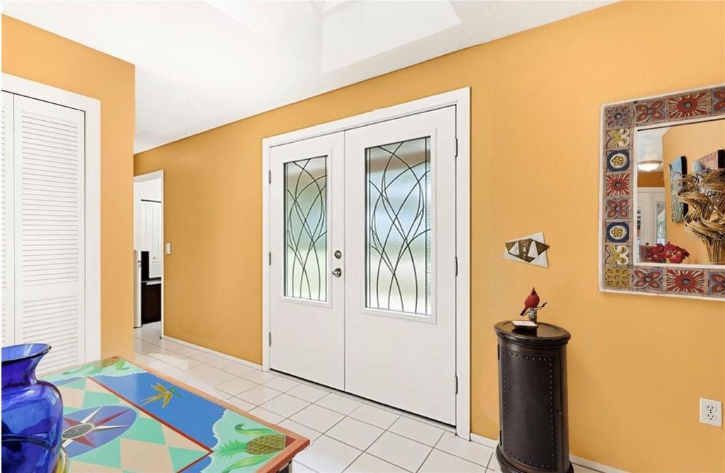 Image 8 of property listing at 906 TROPICAL DRIVE, Bradenton, FL 34208