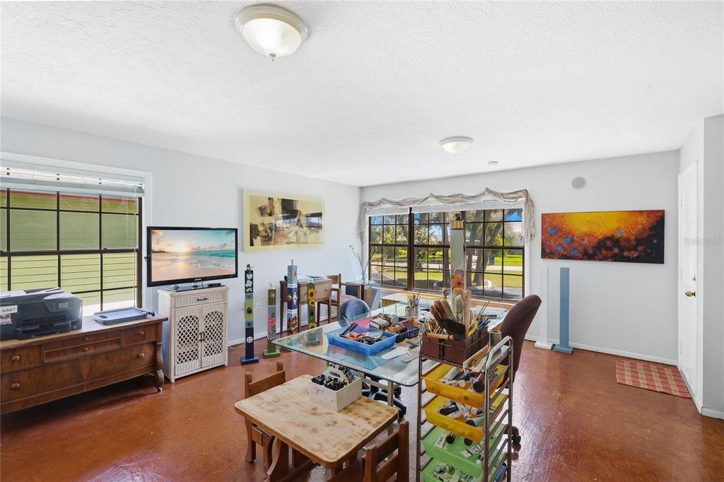 Image 9 of property listing at 906 TROPICAL DRIVE, Bradenton, FL 34208