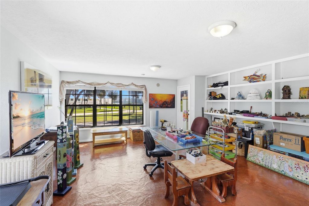 Image 10 of property listing at 906 TROPICAL DRIVE, Bradenton, FL 34208